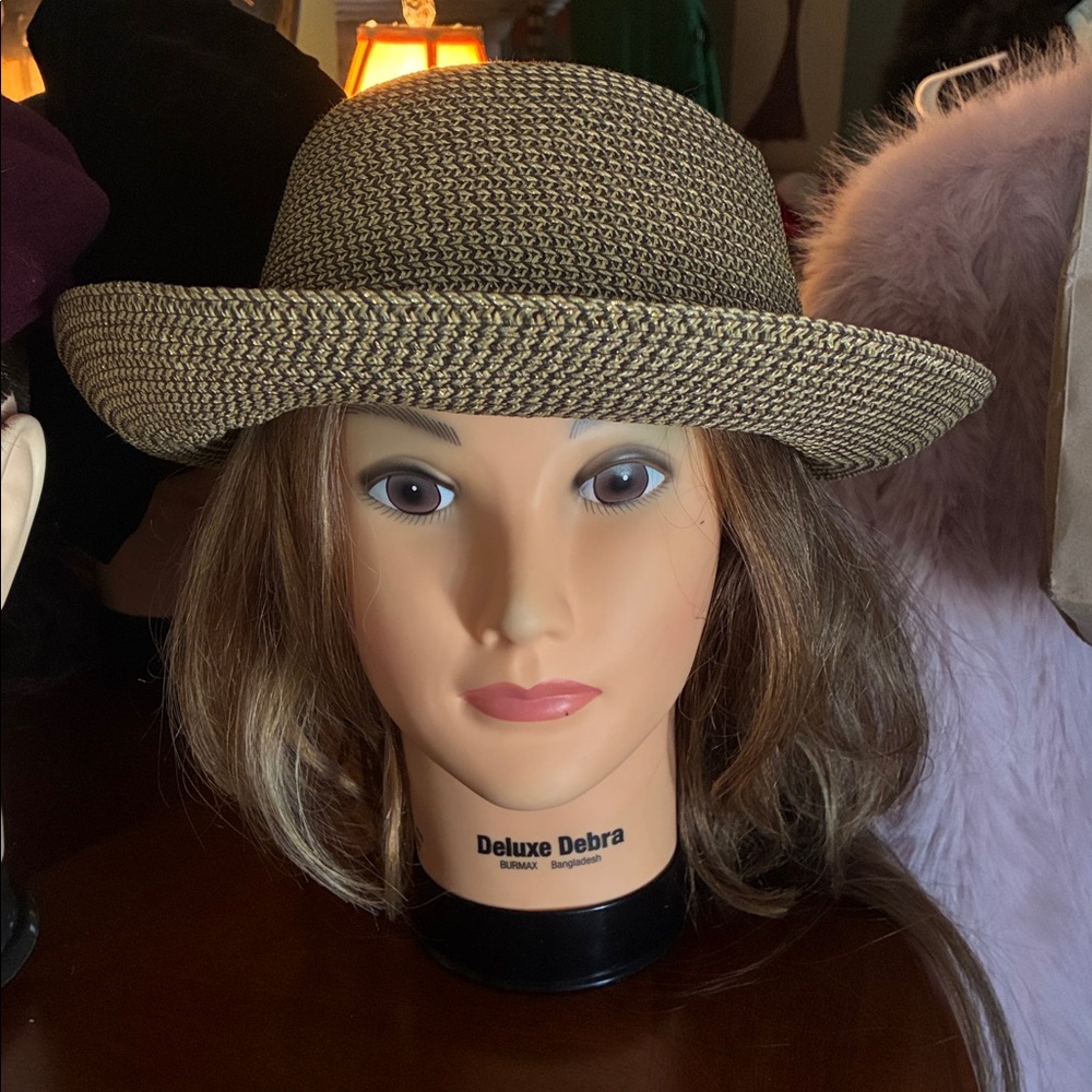 Nine West Hat in gold and black weave-O/S mint!